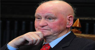 Bobby Robson, former England coach, dies at 76